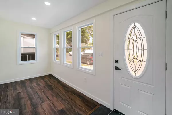 Hamilton, NJ 08629,121 DICKINSON AVE