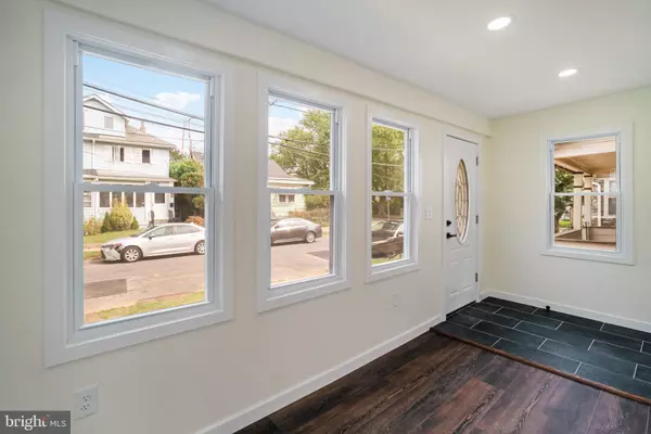 Hamilton, NJ 08629,121 DICKINSON AVE