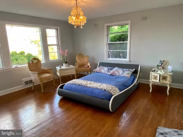 Arlington, VA 22202,2747 FORT SCOTT DR