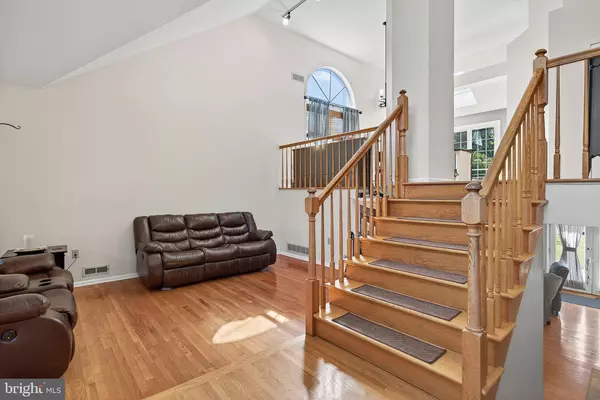 Hopewell, NJ 08525,17 ELM ST