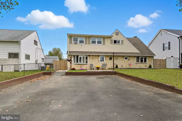 9 NEWBERRY LN, Levittown, PA 19054