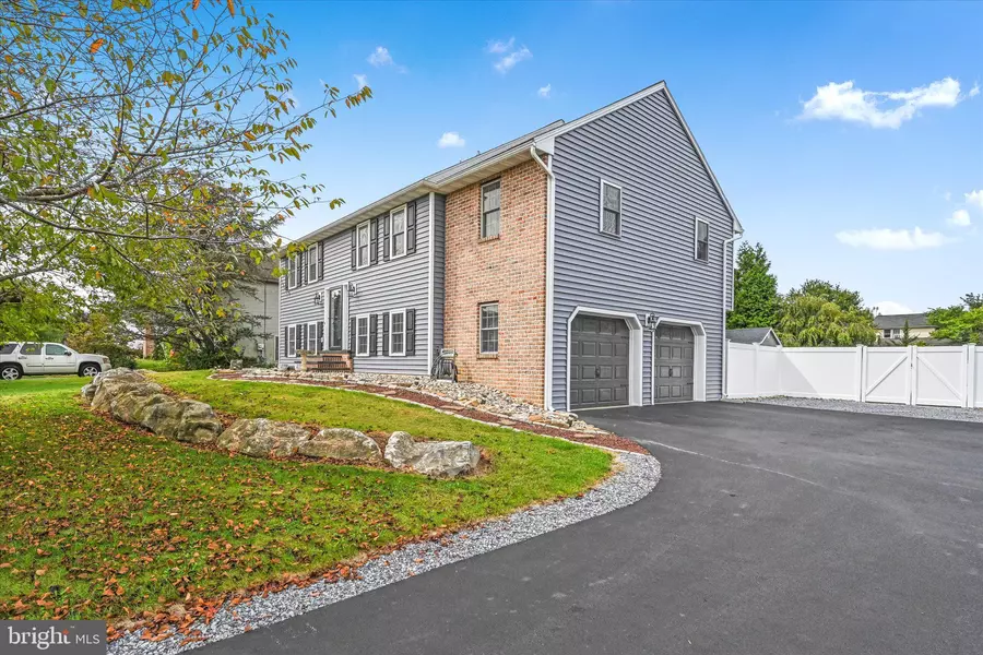 113 WINDSOCK WAY, New Holland, PA 17557