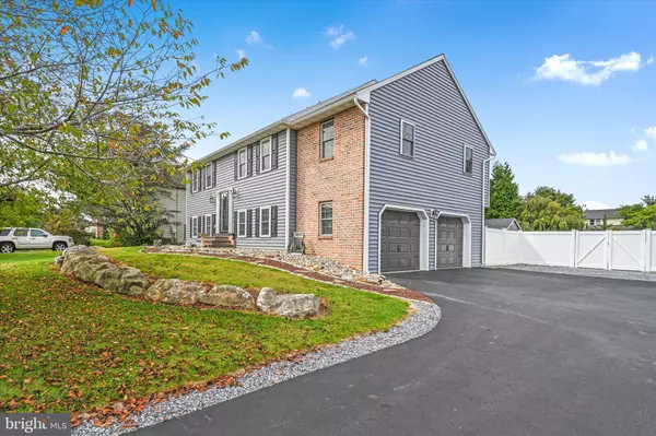 113 WINDSOCK WAY, New Holland, PA 17557