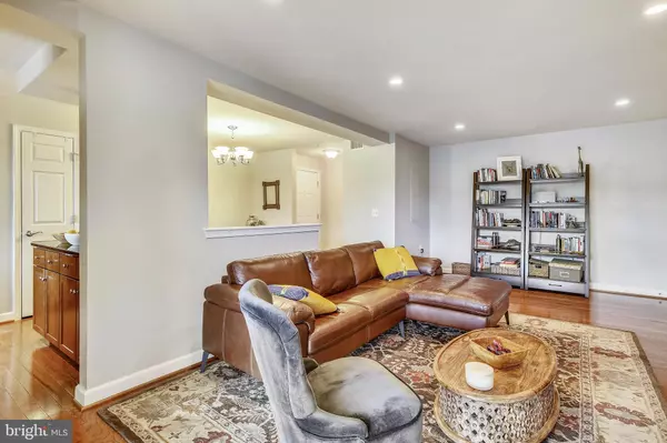 Arlington, VA 22204,4113 S FOUR MILE RUN DR #302