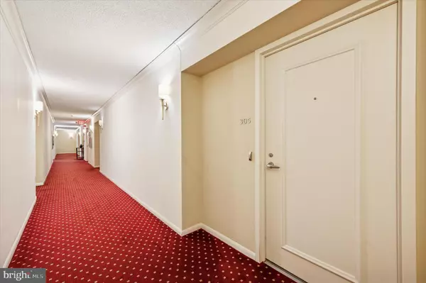 Philadelphia, PA 19106,233 S 6TH ST #305D