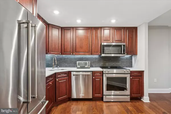 Philadelphia, PA 19106,233 S 6TH ST #305D