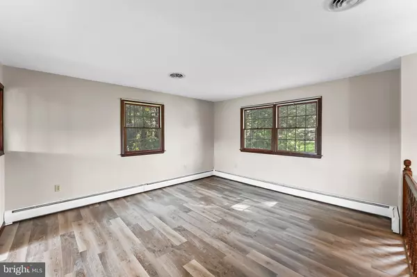 Oxford, PA 19363,350 RONEYS CORNER RD