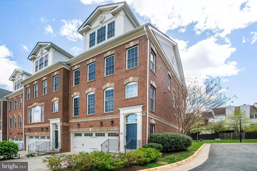 2082 HUTCHISON GROVE CT, Falls Church, VA 22043