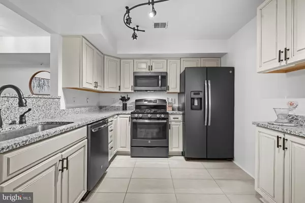 Fairfax, VA 22033,12229 FAIRFIELD HOUSE DR #206