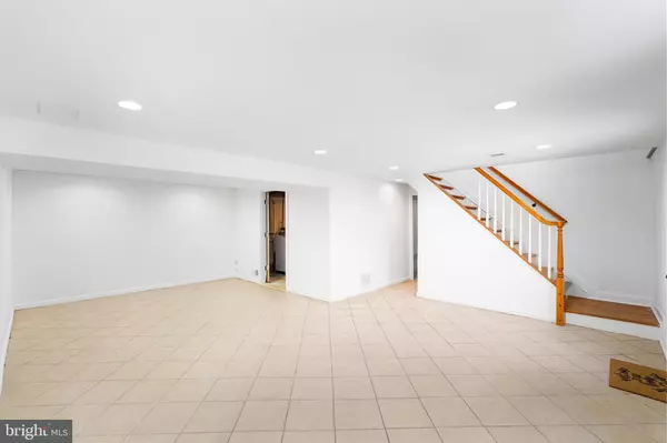 Capitol Heights, MD 20743,6903 FAWNCREST DR