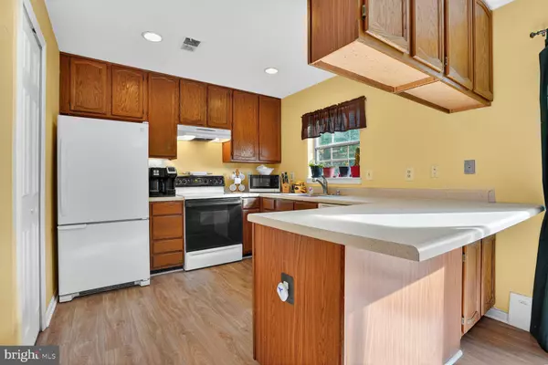 Herndon, VA 20171,3350 STONE HEATHER CT