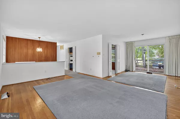 Vienna, VA 22182,1604 PALM SPRINGS DR