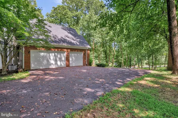 Great Falls, VA 22066,502 SENECA KNOLL CT