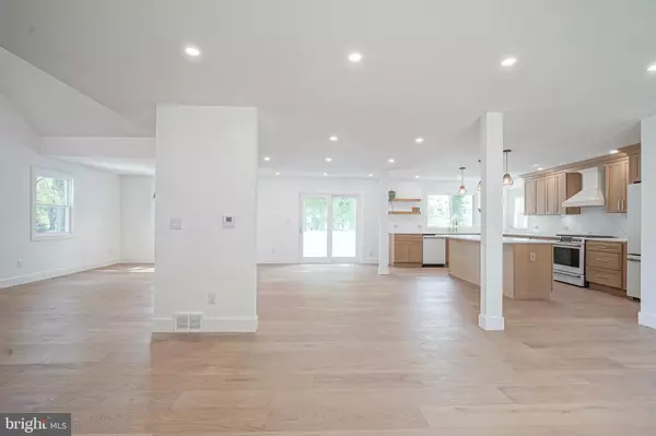 Moorestown, NJ 08057,316 FARMDALE RD