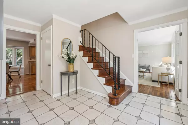 Mclean, VA 22102,1172 FOXHOUND CT