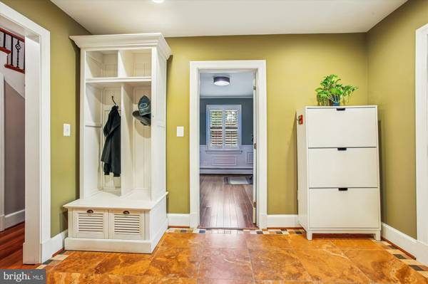 Falls Church, VA 22042,911 HILLWOOD AVE