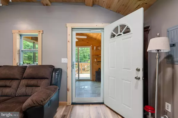 Augusta, WV 26704,14 JOHNS RD