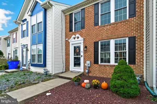 5 W CHRISTINA PL, Newark, DE 19702