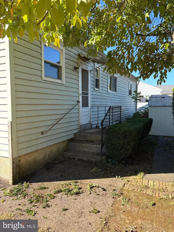 Warminster, PA 18974,1127 OAK LEAF LN
