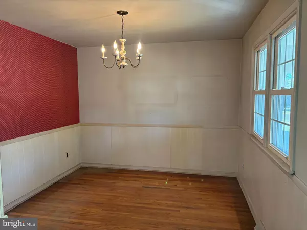 Warminster, PA 18974,1127 OAK LEAF LN