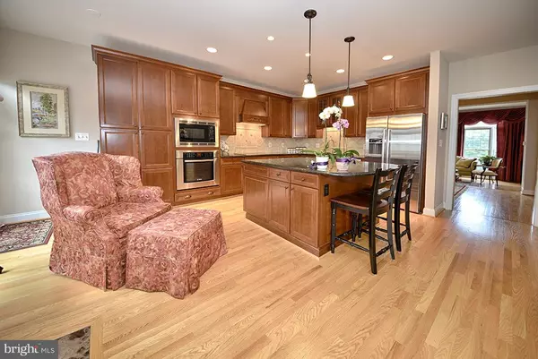 Vienna, VA 22181,2702 PEMBSLY DR