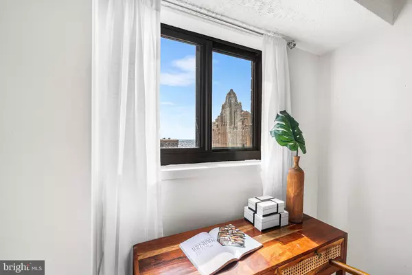 Philadelphia, PA 19102,1420-00 LOCUST ST #25J