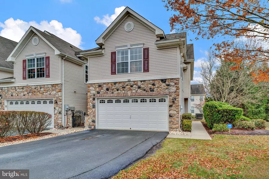 25 MILLER CIR, Pennington, NJ 08534