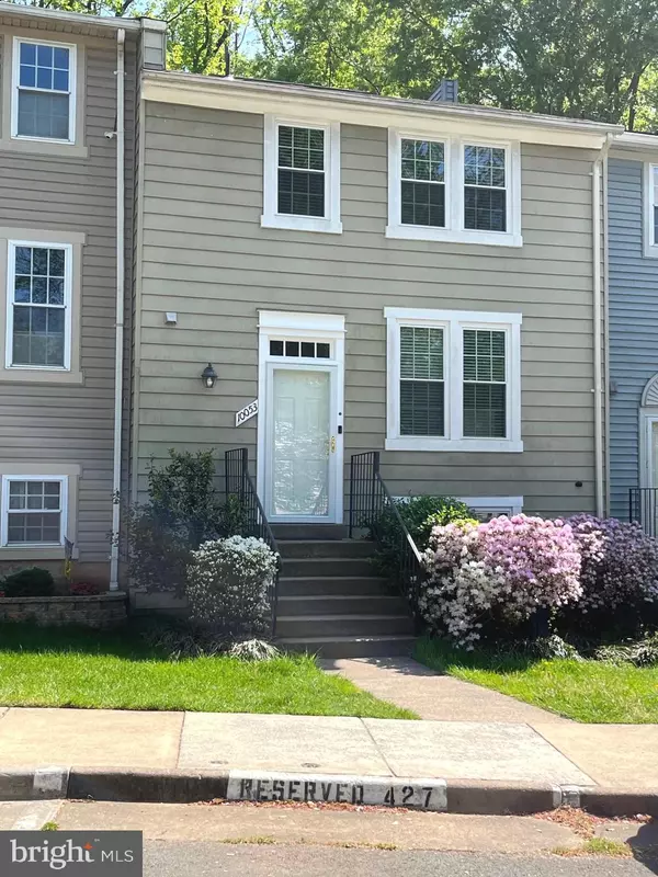 Burke, VA 22015,10053 CHESTNUT WOOD LN