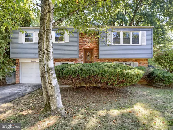Mechanicsburg, PA 17055,421 FAIRWAY DRIVE