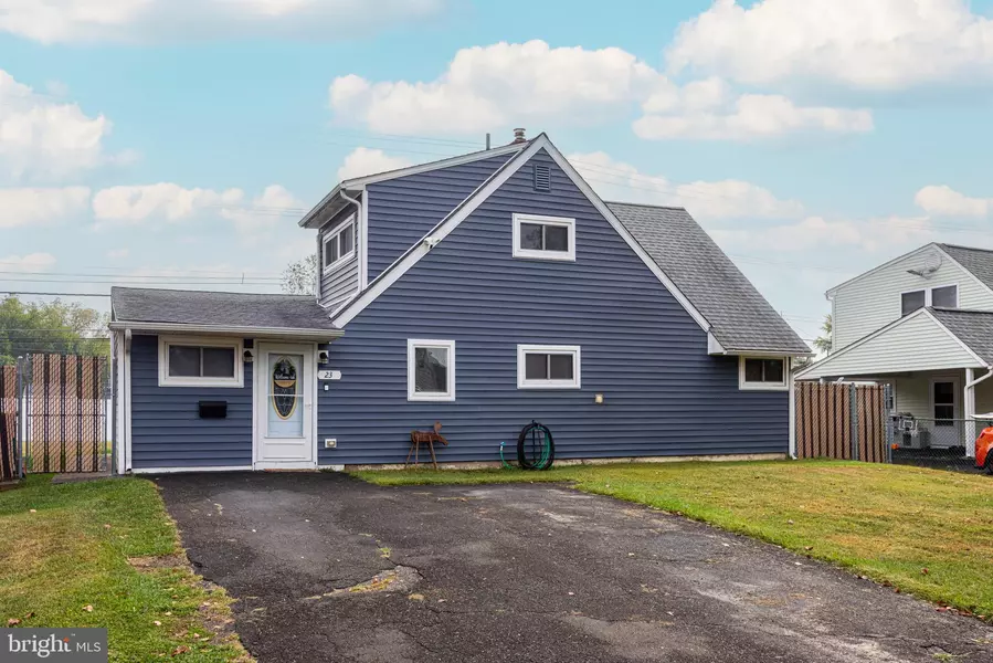 23 CRABTREE DR, Levittown, PA 19055