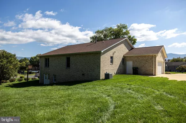 Luray, VA 22835,4 CONSTITUTION AVE