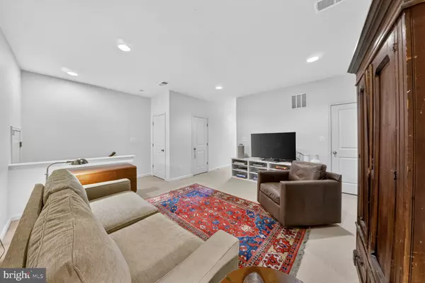 Brambleton, VA 20148,22796 BREEZY HOLLOW DR