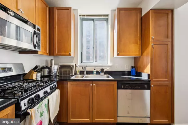 Arlington, VA 22203,851 N GLEBE RD N #904