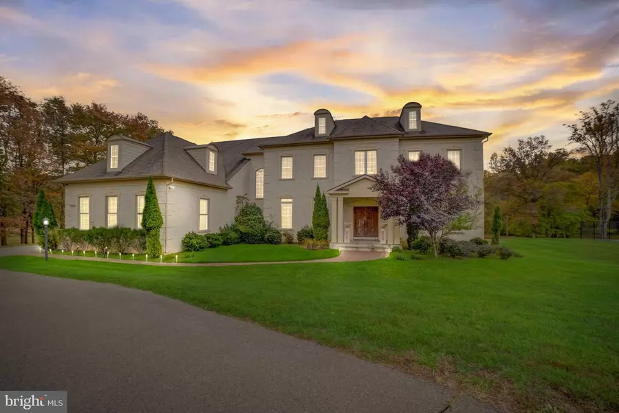 11561 STUART MILL RD, Oakton, VA 22124