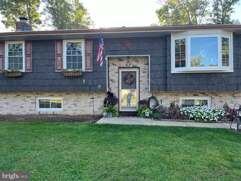 1605 PIN OAK RD, Williamstown, NJ 08094