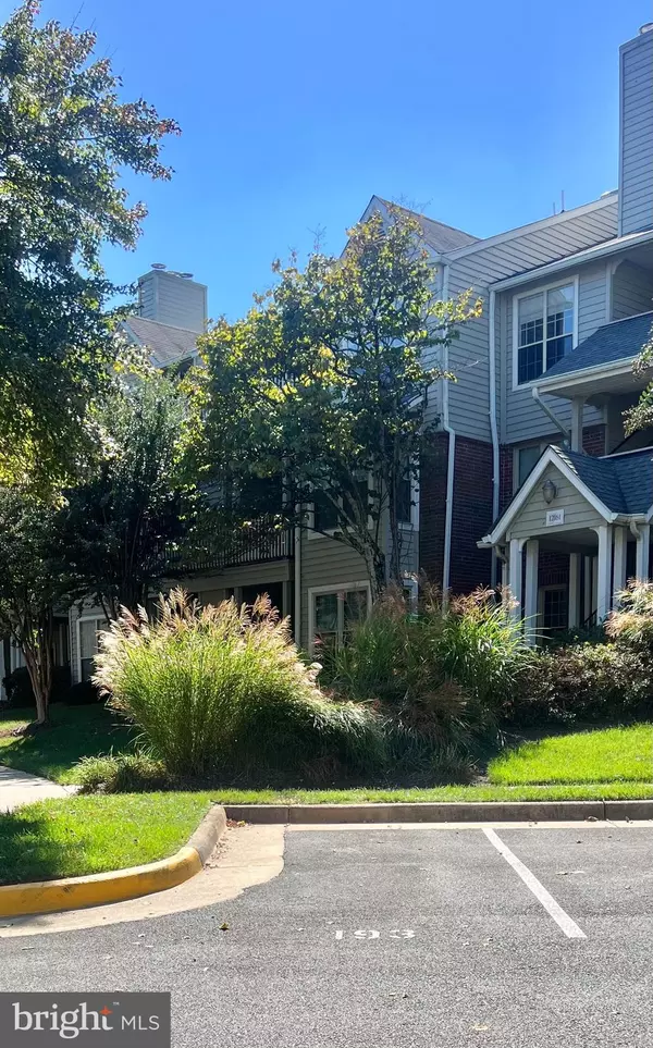 Fairfax, VA 22033,12161 PENDERVIEW TER #906