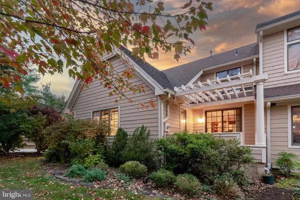 Lambertville, NJ 08530,1 STURBRIDGE CT