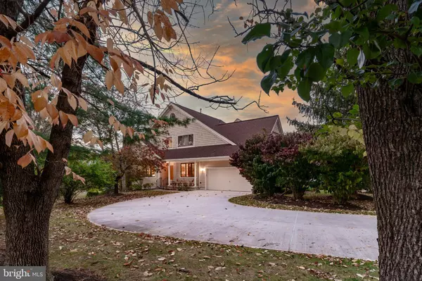 Lambertville, NJ 08530,1 STURBRIDGE CT