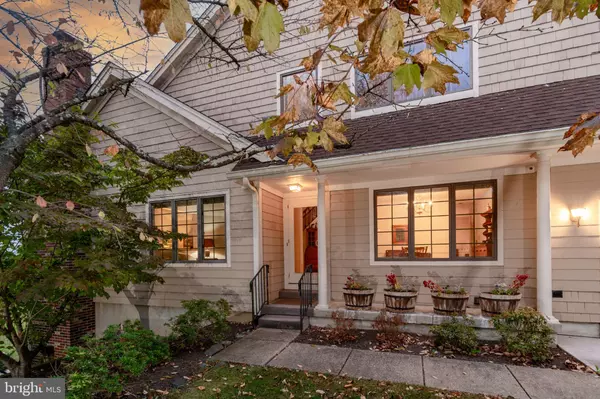 Lambertville, NJ 08530,1 STURBRIDGE CT