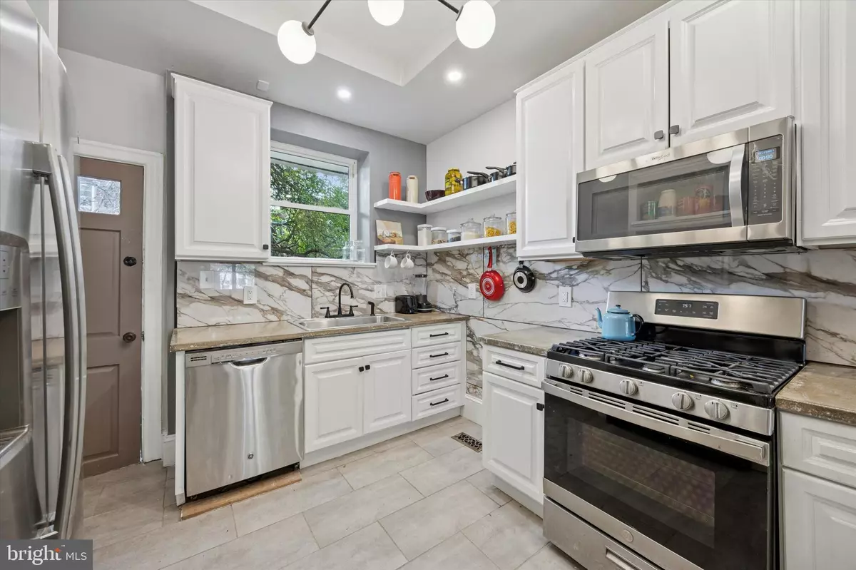 Philadelphia, PA 19141,4933 N 10TH ST