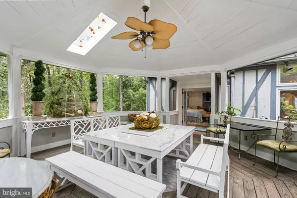 Vienna, VA 22182,10205 CEDAR POND DR