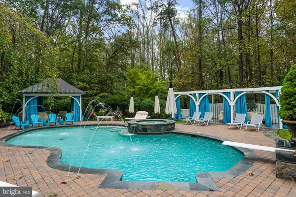Vienna, VA 22182,10205 CEDAR POND DR