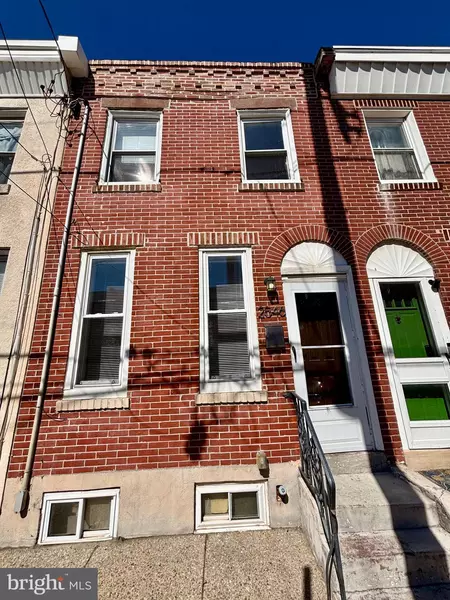 2546 CEDAR ST, Philadelphia, PA 19125