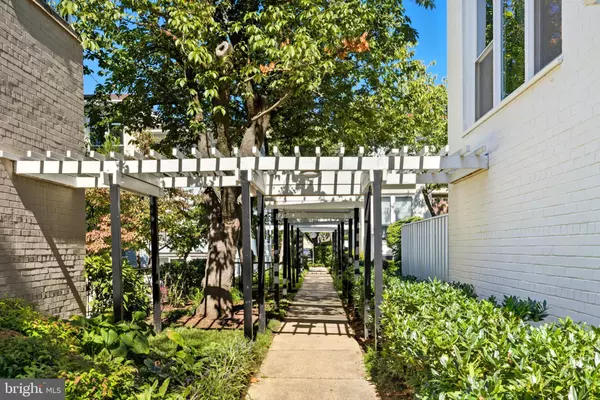 Washington, DC 20024,237 G ST SW #120