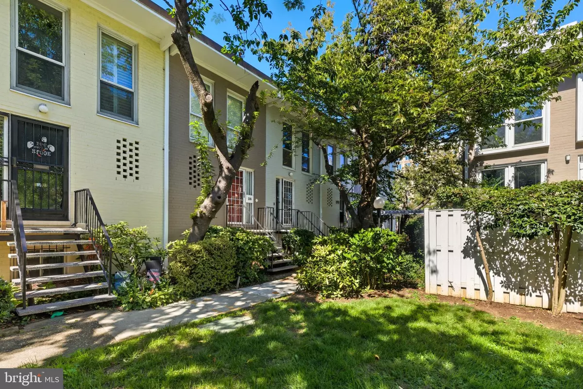 Washington, DC 20024,237 G ST SW #120