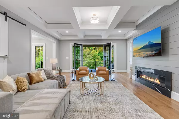 Mclean, VA 22101,7002 RIVER OAKS DR