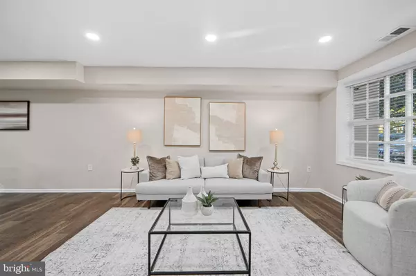 Rockville, MD 20850,881 AZALEA DR #24-881