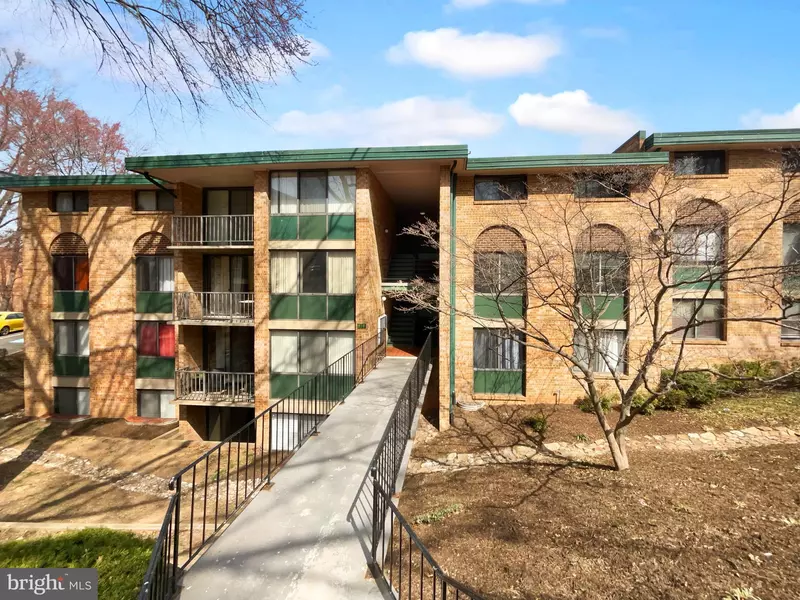 519 N ARMISTEAD ST #T1, Alexandria, VA 22312