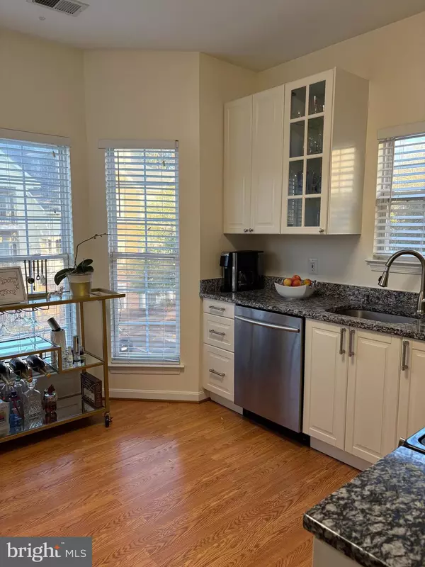 Fairfax, VA 22030,4139 FOUNTAINSIDE LN #F-301