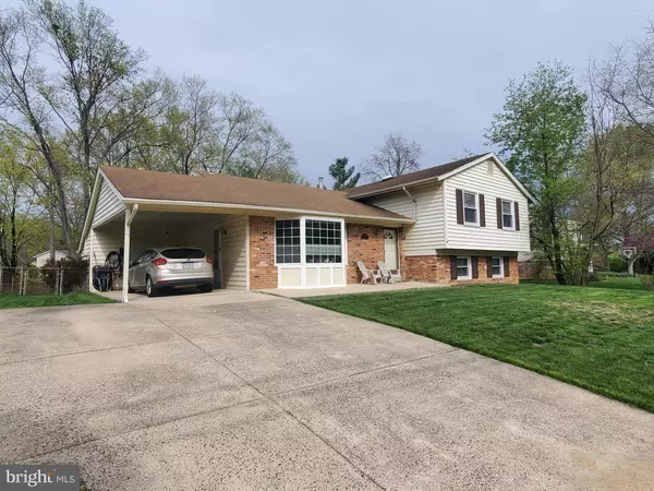 2402 PARKERS LN, Alexandria, VA 22306